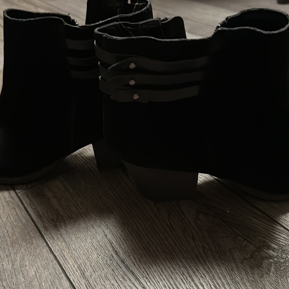 Boots - Picture 2 of 7